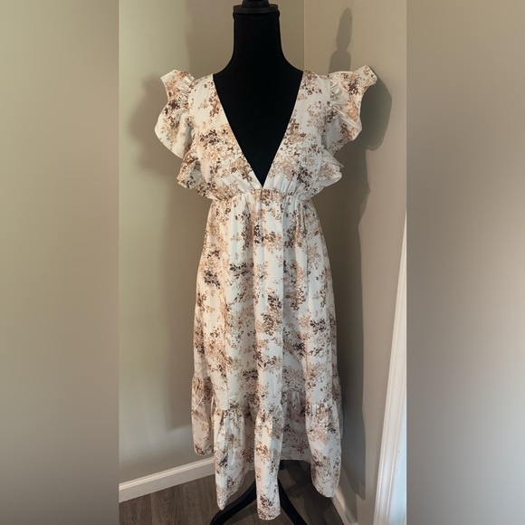 Abercrombie & Fitch Dresses & Skirts - Abercrombie Fitch Floral Midi Dress Flutter Sleeve V Neck Smocked Waist MEDIUM